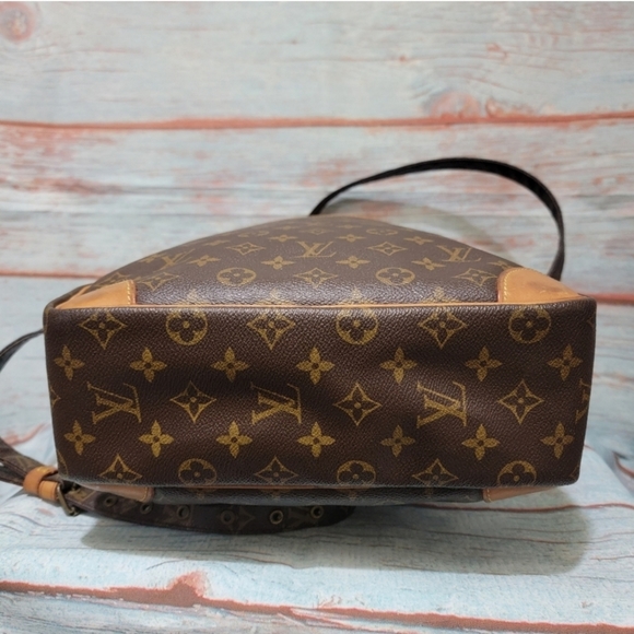 Unisex Large Authentic Louis Vuitton Monogram Danube GM - Picture 7 of 15